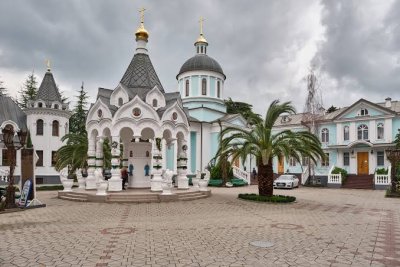 Собор Святого Архистратига Михаила в Сочи: история, атмосфера и скрытые маршруты